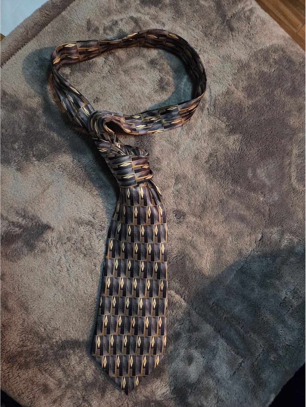 Harken Handmade 100% Silk Men's Tie with Geometric Pattern